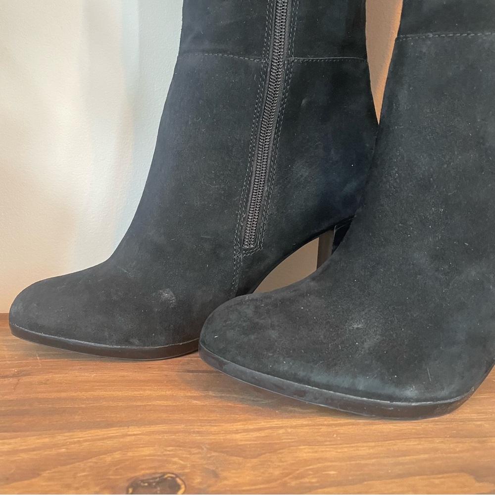 Le Chateau Elegant Black Suede Heeled Boots - Picture 14 of 16
